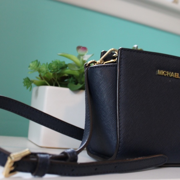 Michael Kors Mini Purse - Picture 3 of 7